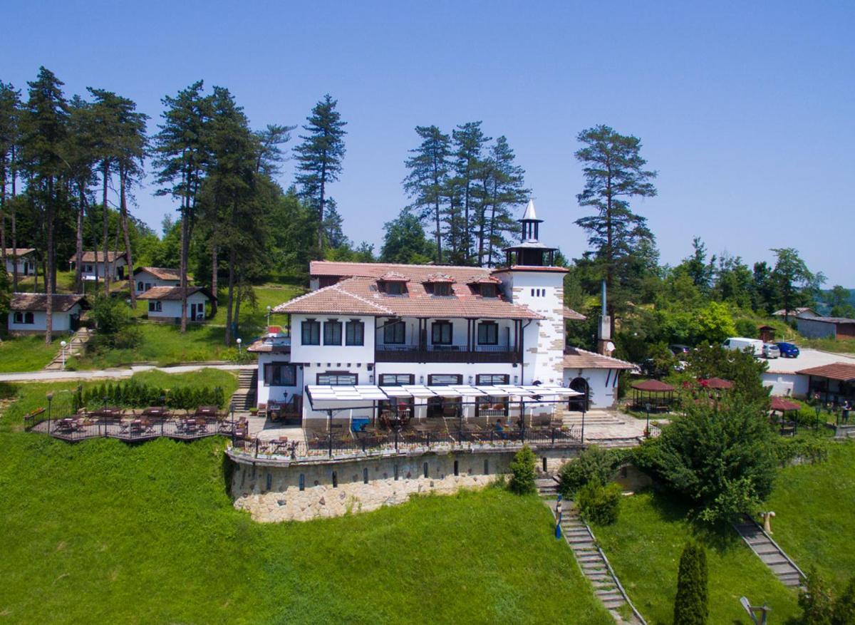 Complex Brashlyan Hotel Tryavna Exterior photo