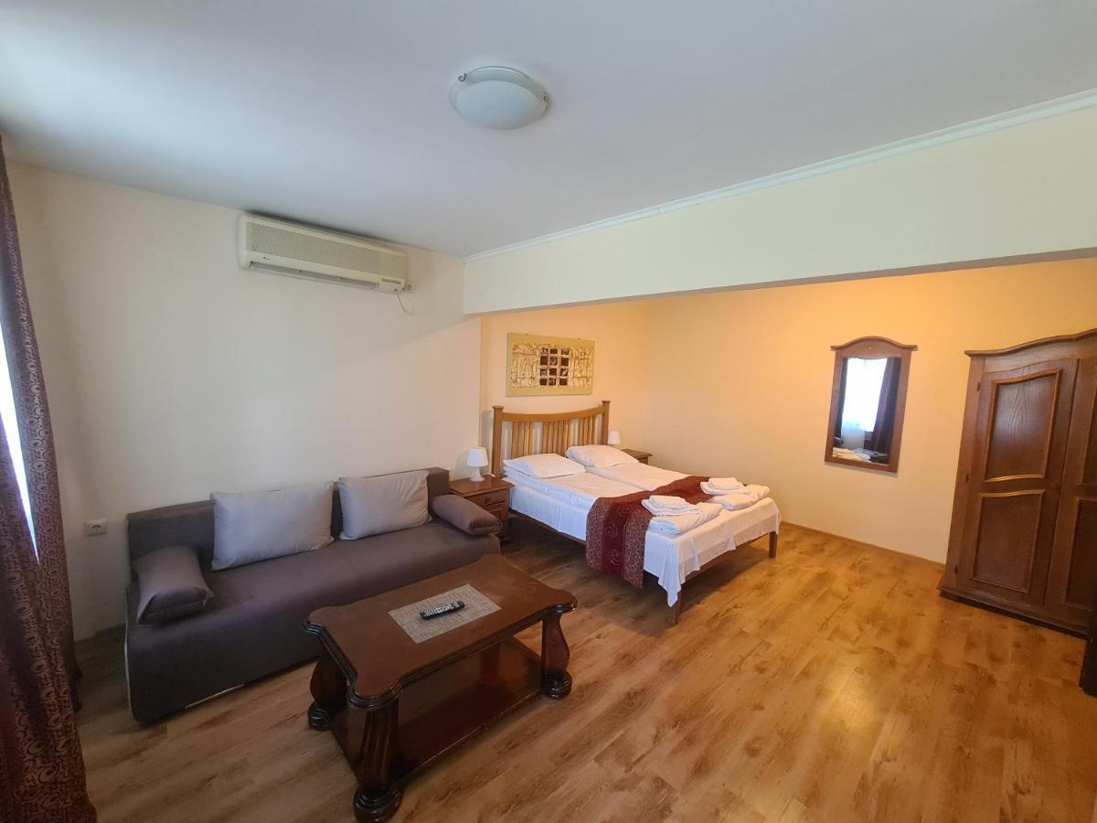 Complex Brashlyan Hotel Tryavna Exterior photo