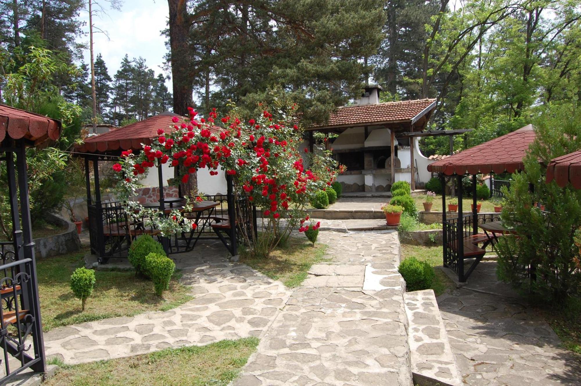 Complex Brashlyan Hotel Tryavna Exterior photo