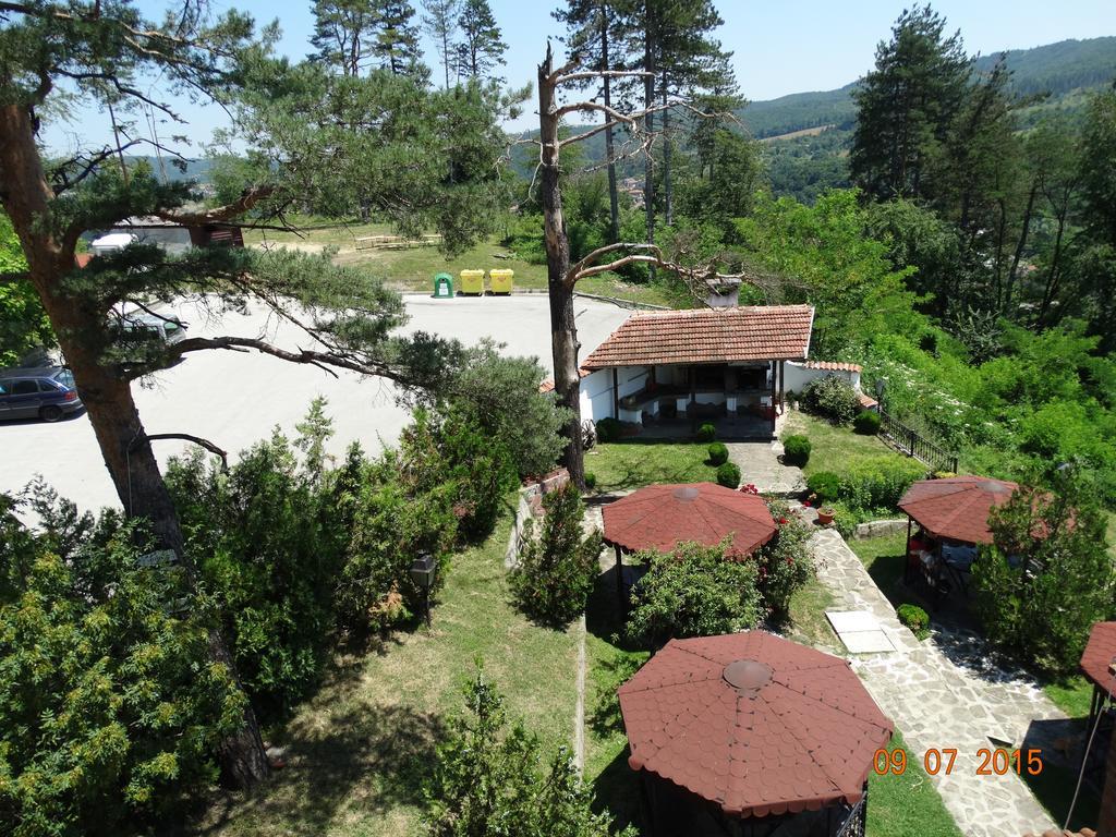 Complex Brashlyan Hotel Tryavna Exterior photo