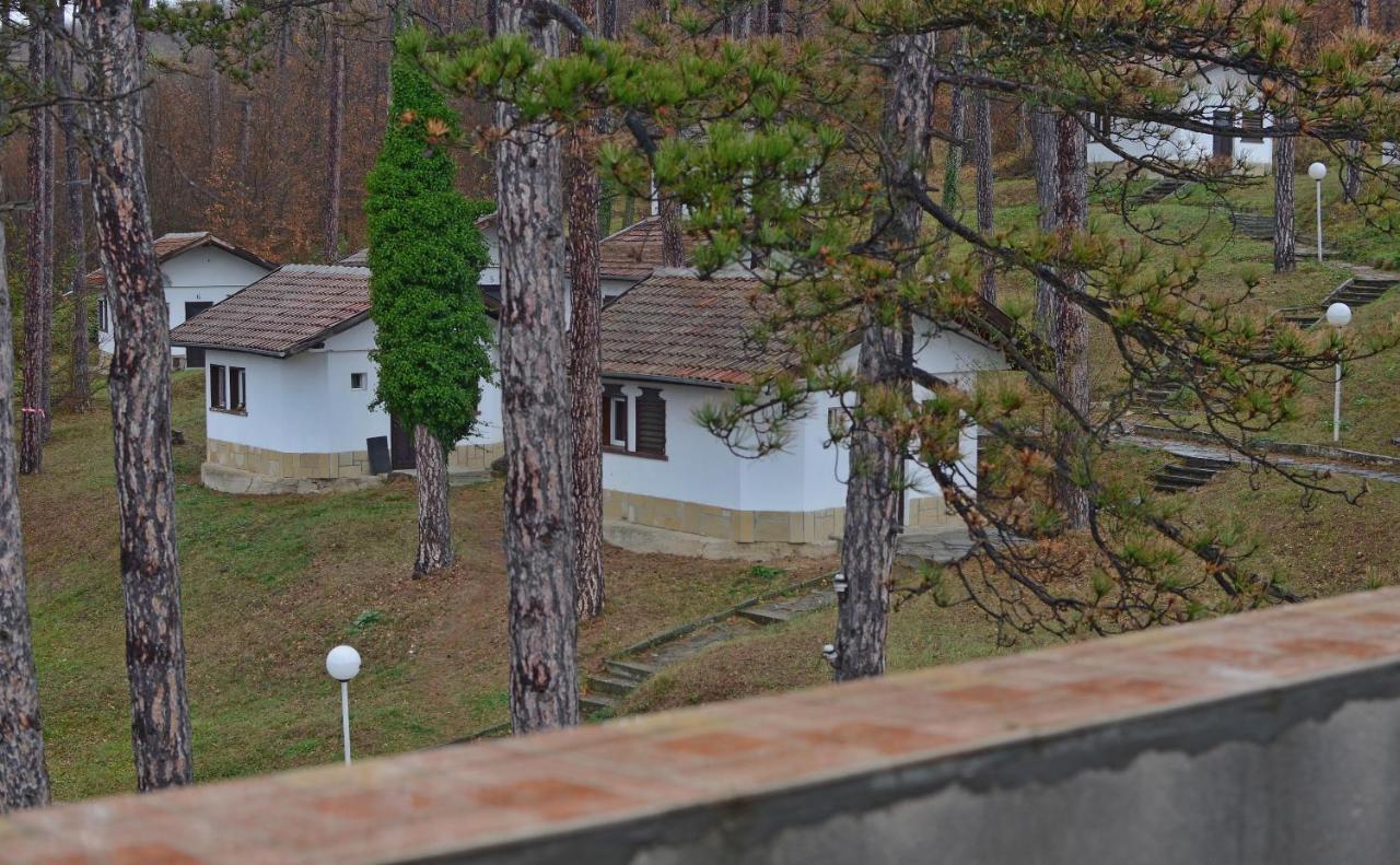 Complex Brashlyan Hotel Tryavna Exterior photo